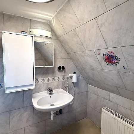 דירה Gemuetliches Dachgeschoss Im Koala-stil באד הרספלד