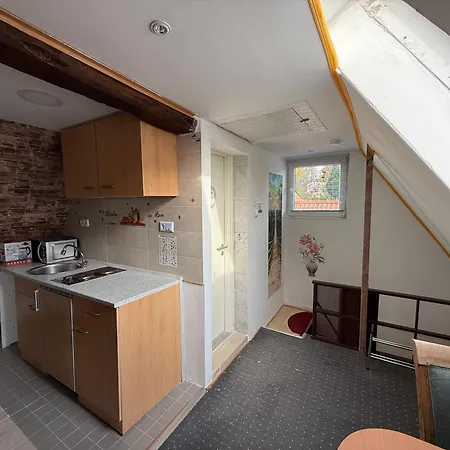 Gemuetliches Dachgeschoss Im Koala-stil Apartment